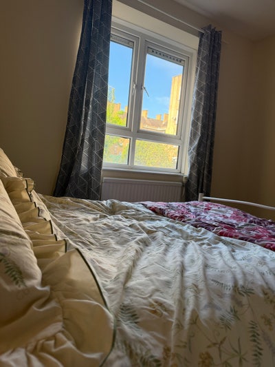 Bright double bedroom to rent in N7 Main Photo