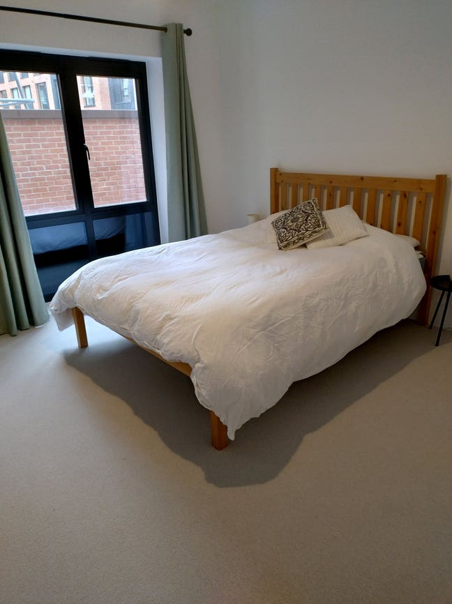 Two double rooms ensuite female house central  Main Photo