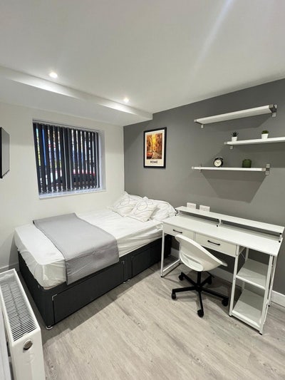 En-suite Room Available now &pound;685pcm(Bills Inc) B29 Main Photo
