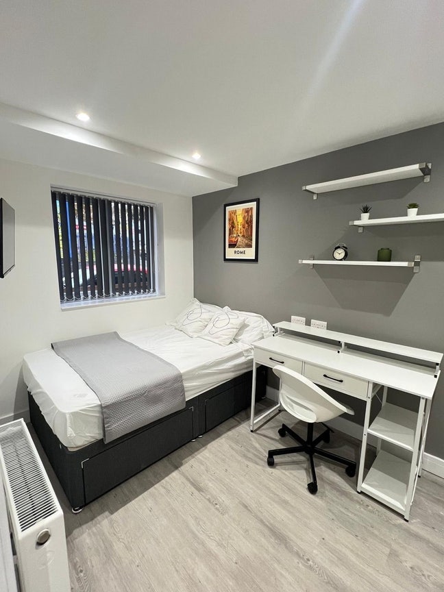 En-suite Room Available now &pound;685pcm(Bills Inc) B29 Main Photo