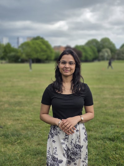 Hi, I am a 22-year-old professional on a Grad... Main Photo