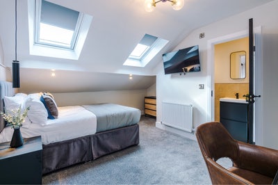 Stunning Room in Warrington - Orford WA7 Main Photo