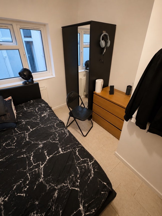 📢📢Room Available to Move Immediately Call Now!! Main Photo
