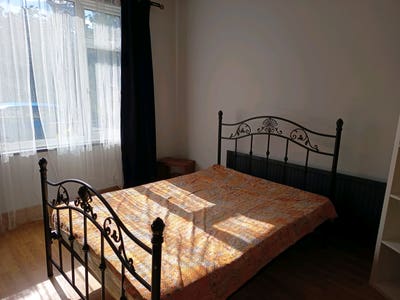 Bright and spacious double room for rent. Main Photo