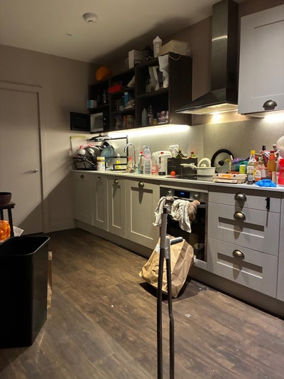1 double room in Wembley Park with private ba  Main Photo