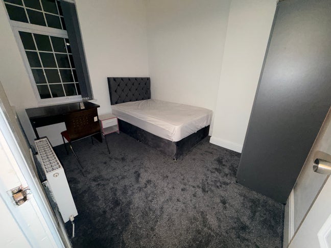 Fully Furnished Room Available –All Bills Included Main Photo