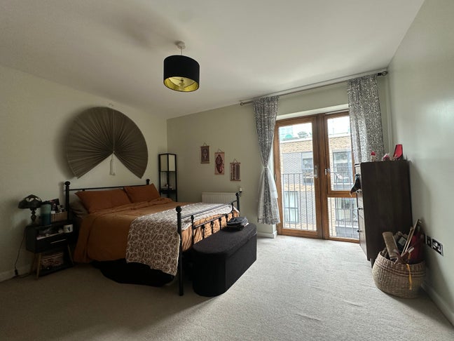 Large Bedroom available in Hackney from early July Main Photo