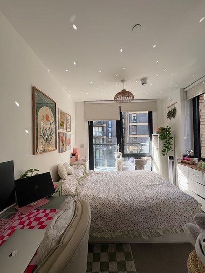 Double En Suite Room with Balcony! Main Photo