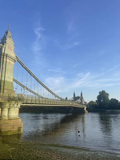 Double room right beside Hammersmith Bridge  Main Photo