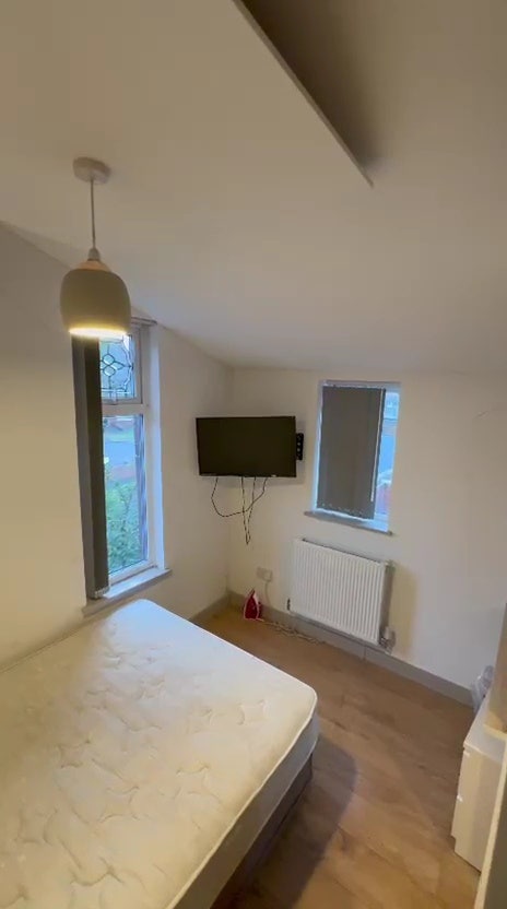 Lodger needed for 2 month sublet, Moss Side Main Photo