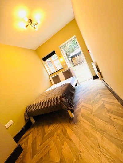 ✨ 🛏️ Spacious En-Suite Room to Let in- Lewisham  Main Photo