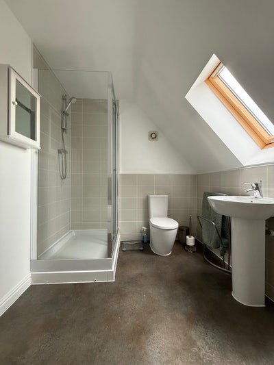 Penthouse  for rent in a sought after village Main Photo
