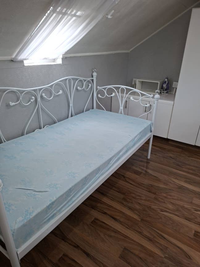 🏡 Private Loft Room with Own Bathroom – All Bills Main Photo