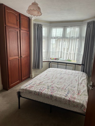 Spacious Double Bedroom - House Share Main Photo