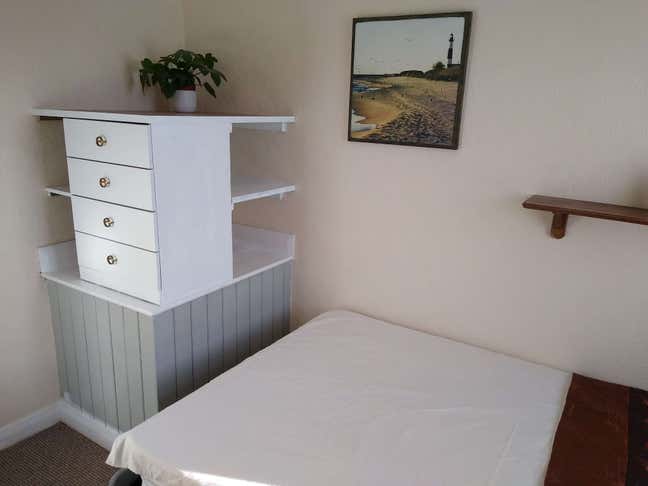 Good value room in renovated house Main Photo