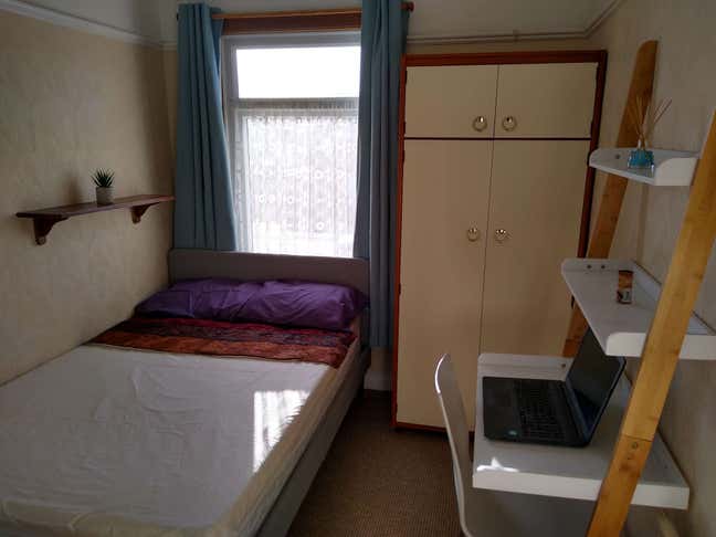 Good value room in renovated house Main Photo