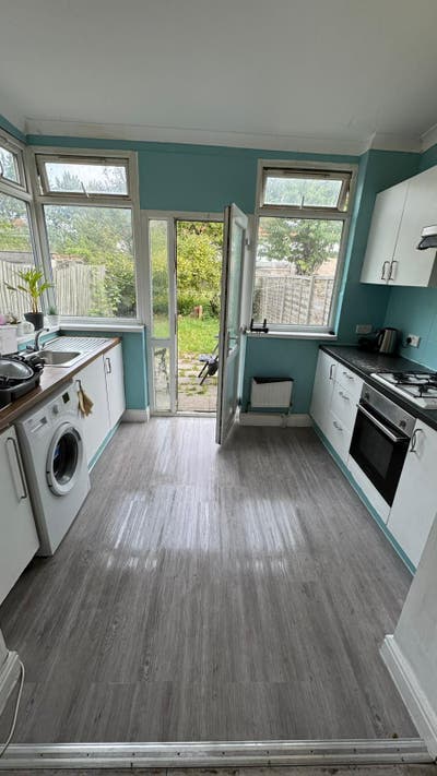 @Double Room 5' Walk to Neasden Station Main Photo