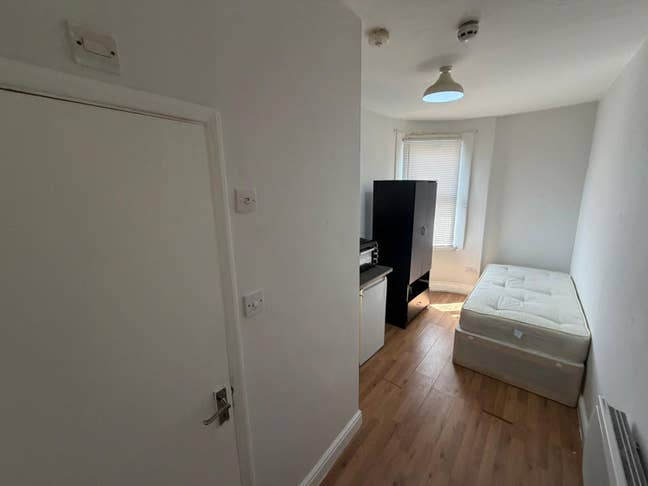 DSS-Self-Contained Studio Flat in Blackheath SE3 Main Photo