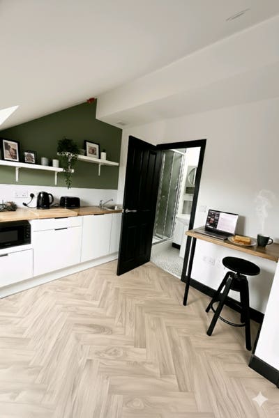 Ensuite with kitchenette - Bills Inc - Great Vibe  Main Photo