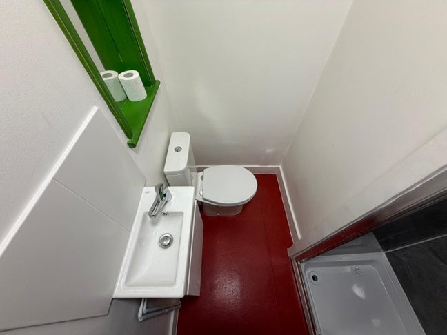 DSS-Self-Contained Studio Flat in Tottenham N15 Main Photo