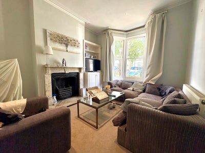 Brilliant Location 4 Bed House Main Photo