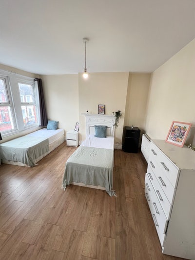 Massive Double Room 1 Min to Dollis Hill Station Main Photo