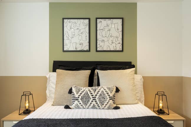 Stunning Ensuite + Own Lounge Space - 1st August Main Photo