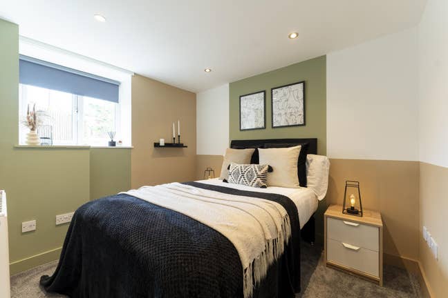 Stunning Ensuite + Own Lounge Space - 1st August Main Photo