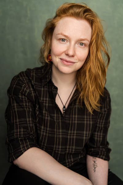 Professional female creative seeking room Main Photo