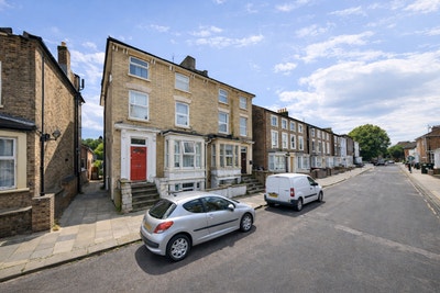 Double Room To Rent Main Photo