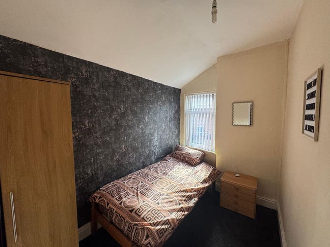 1 Room Available Sparkhill Main Photo