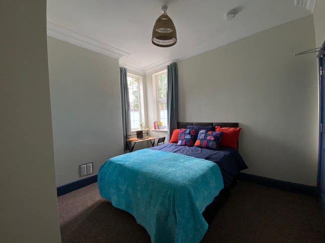 🌞🌿 En-Suite Double Room + Parking Space Main Photo