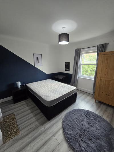 Large Central Double Room - ALL BILLS Incl Main Photo