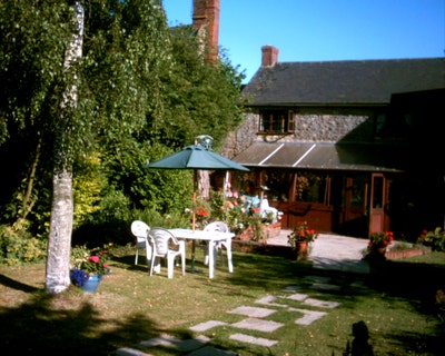 Attractive bedsit to rent in pretty village Main Photo