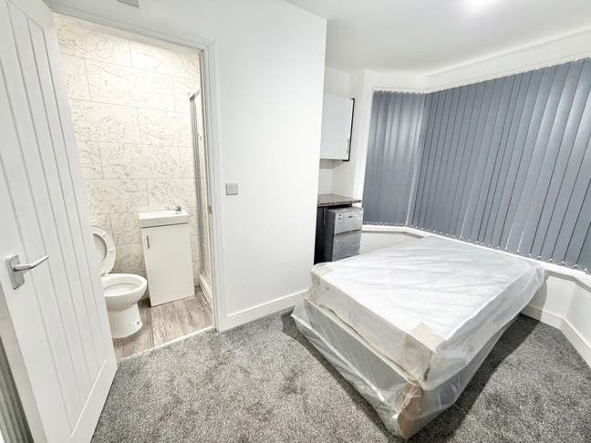UC/DSS - Modern Ensuite - Pay &pound;0 Rent & &pound;0 Deposit Main Photo