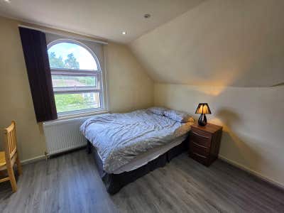 Sizable, Quite Studio Flat with Good Natural Light Main Photo