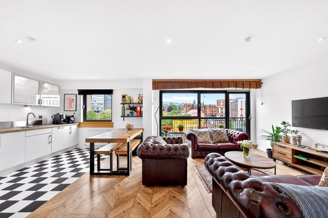 Room for rent in 2 bed 2 bath city centre flat Main Photo