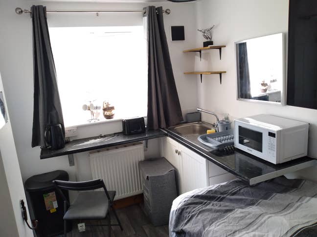 Your own floor of townhouse + own bathroom! Main Photo
