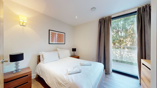 Luxury 2 Bedroom Apartment in Aldgate East Main Photo
