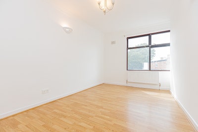 Bright & airy 2 double bed flat in Stoke Newington Main Photo