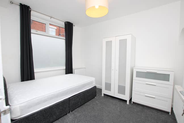 Ensuite Room to Rent Wellington Street, Kettering Main Photo