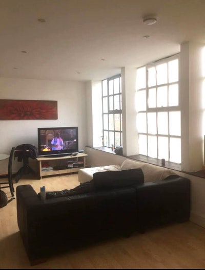 Spacious studio flat LU1, town centre Main Photo