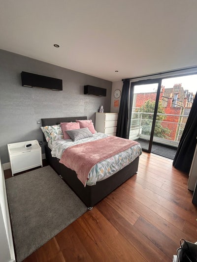 Spacious Double room with Ensuite Main Photo