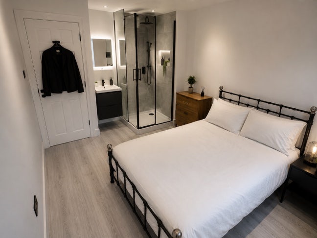 Double Room W/ Private Shower (Bayswater) Main Photo