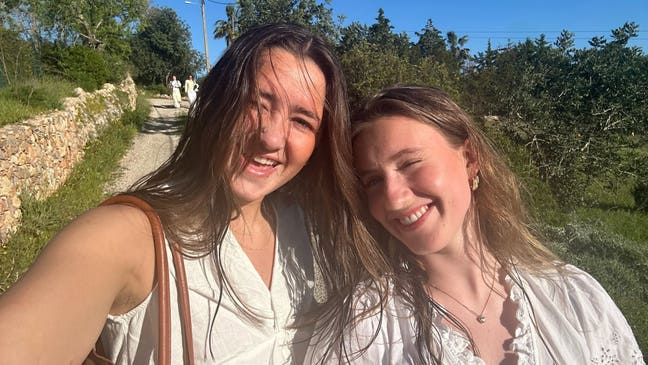 Two Norwegian student girls looking for housing Main Photo