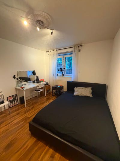 Spacious Master Room Available/Bricklane/E1 Main Photo