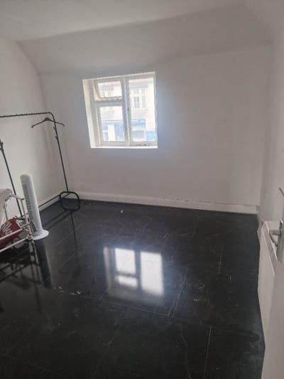 Spacious 1 Bed Flat to Rent – Harefield Village Main Photo