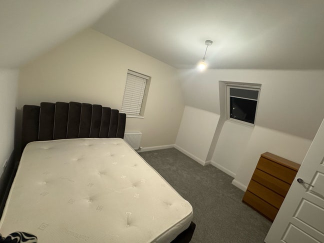 Large Double Room Mk10 Rent &pound;650  Main Photo
