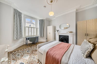 Large double with en suite. All bills included!  Main Photo