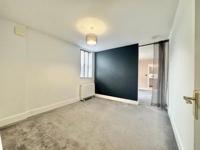 Flat 2, 39A Railway Street Chatham, ME4 4RH Main Photo